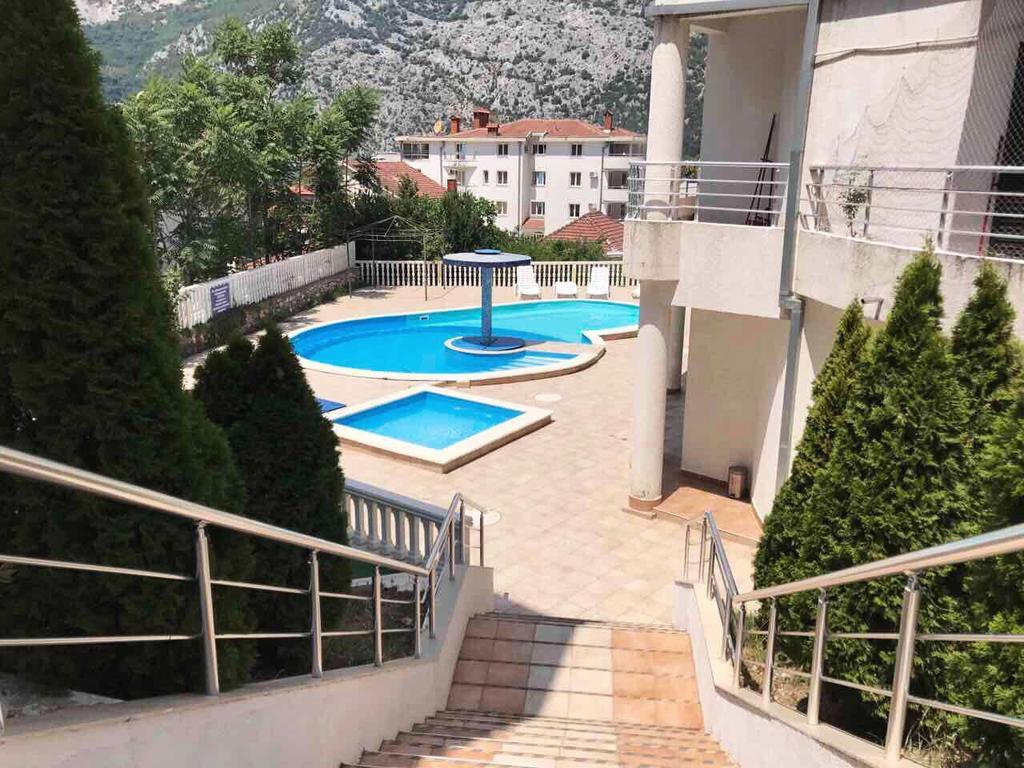 Roman Garden Apartment ริซาน ภายนอก รูปภาพ